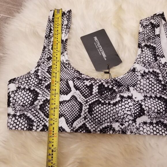 Pretty Little Thing Grey Snake Print Crop Top - Picture 9 of 9